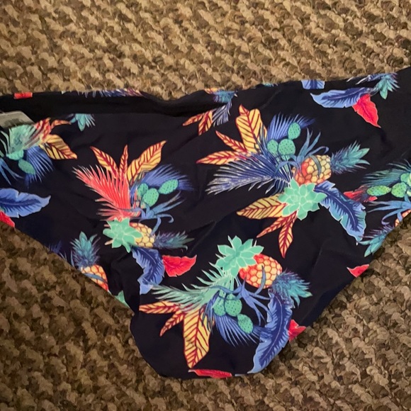 - NWT Gap black flowered bikini bottom size medium - Picture 4 of 5